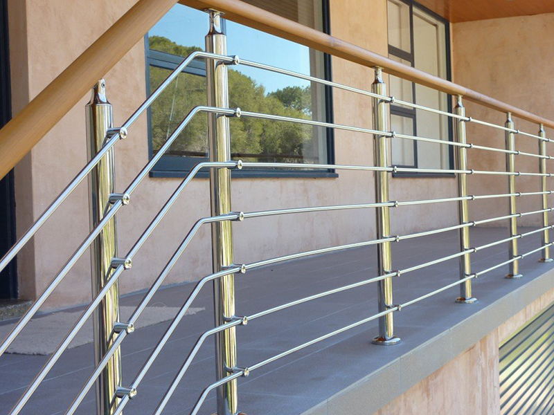 A sloping handrail made of stainless steel tubes and balusters.