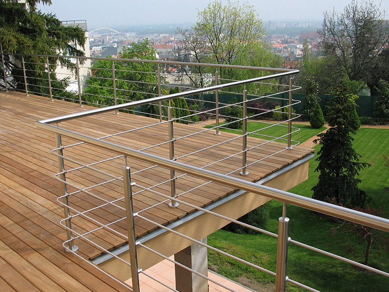 How Stainless Steel Railing make your patio or balcony feel airy and big