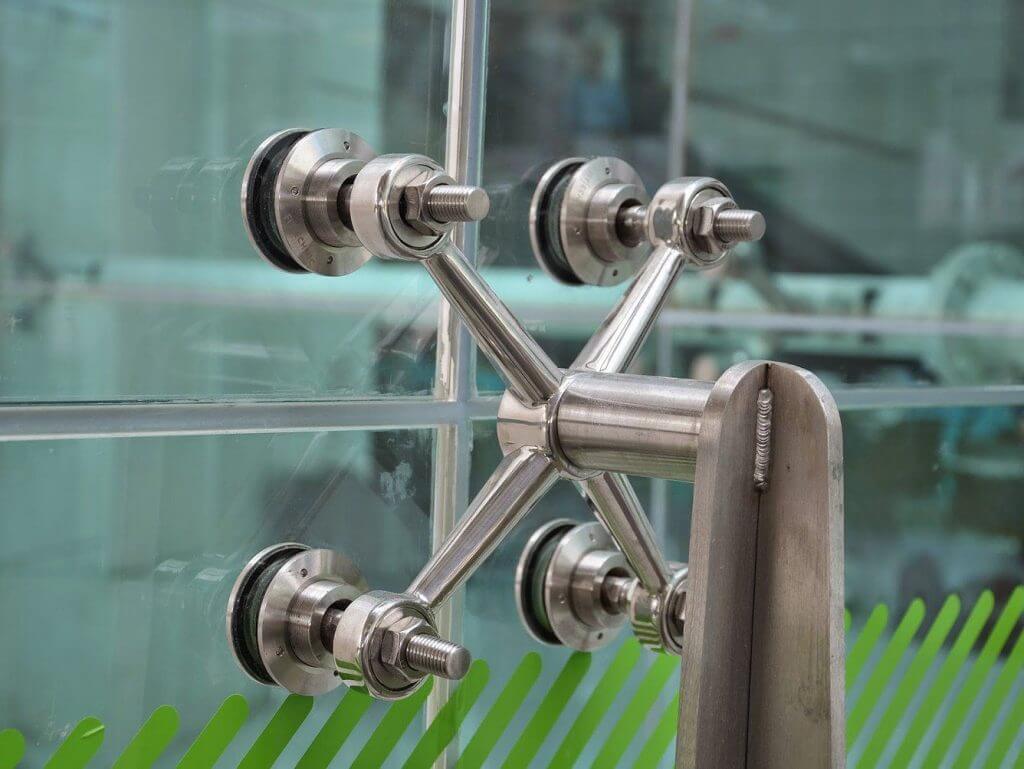 Four-arm curtain wall spider claw for glass facades.
